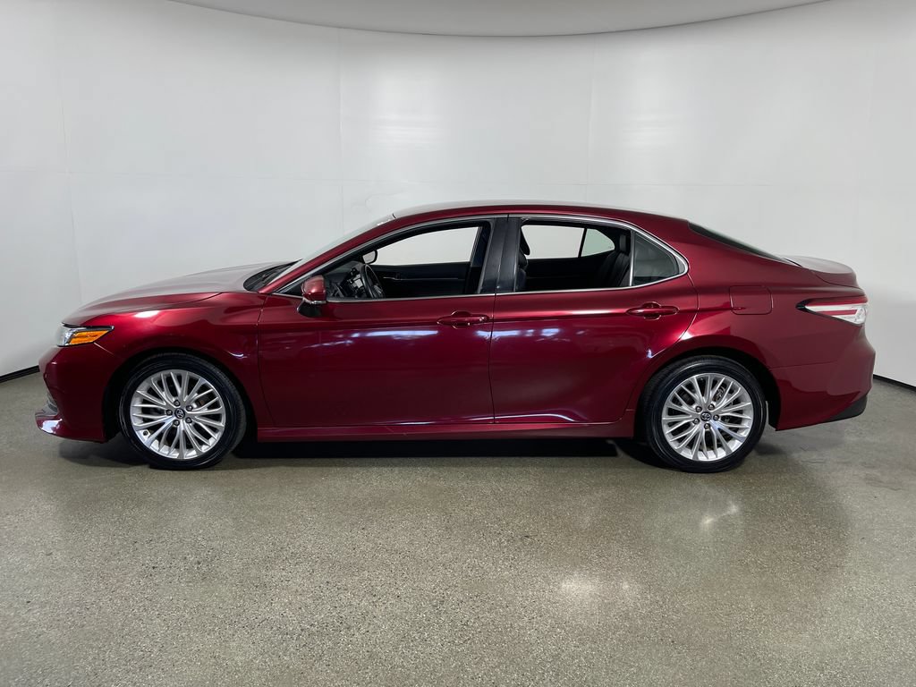 Certified 2018 Toyota Camry XLE FWD image 6