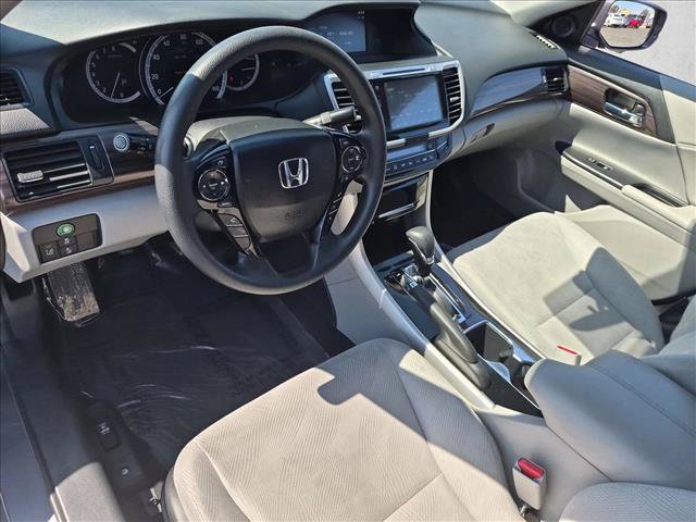 Used 2017 Honda Accord EX image 10