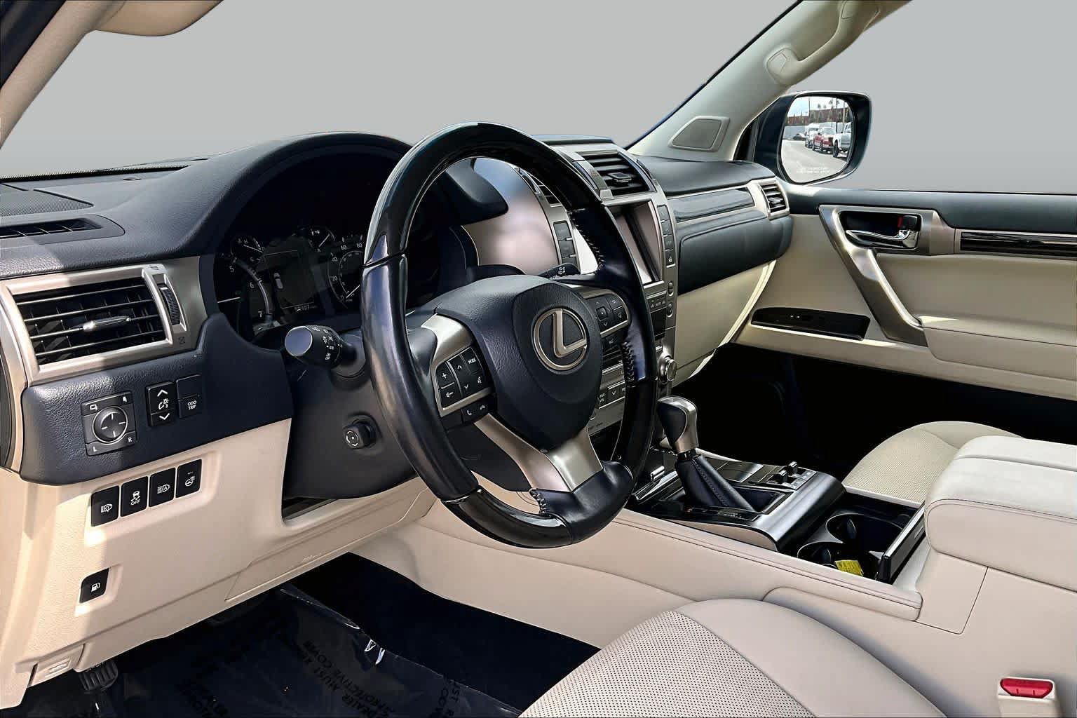 Used 2021 Lexus GX 460 Premium w/ Accessory Package AWD/4WD image 18
