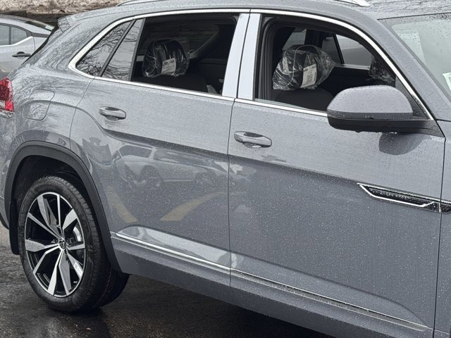 New 2026 Volkswagen Atlas Cross Sport SEL Premium R-Line image 4