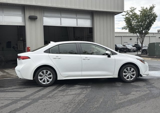 Used 2020 Toyota Corolla LE FWD image 4