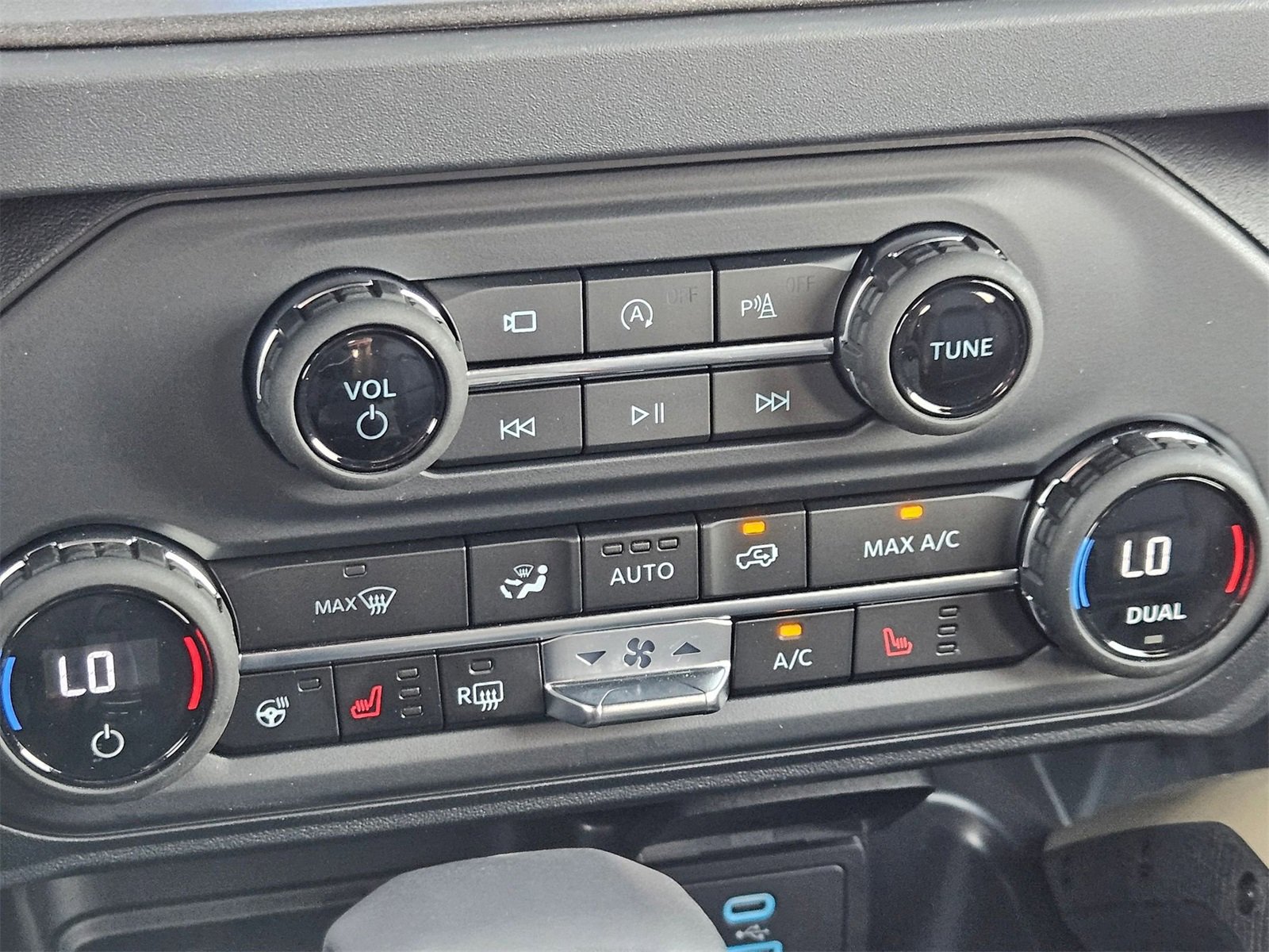 New 2025 Ford Bronco Badlands image 22