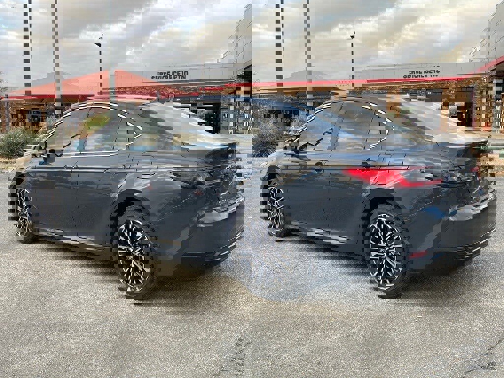 Used 2025 Toyota Camry XLE image 7