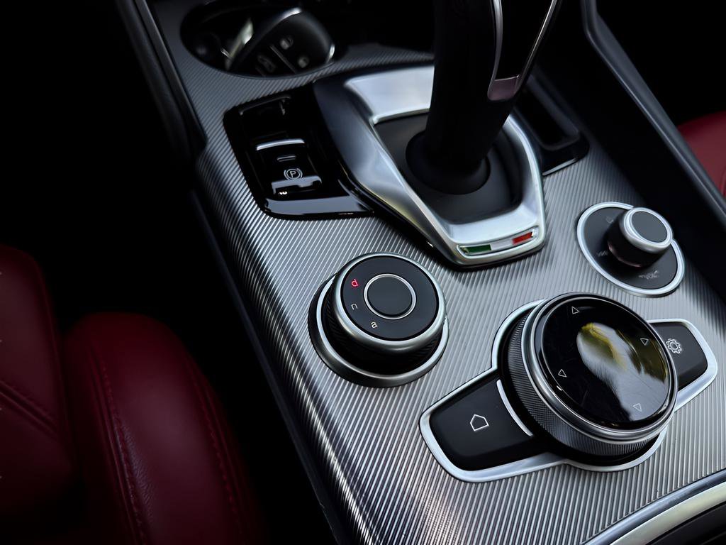 Used 2024 Alfa Romeo Giulia Veloce image 14