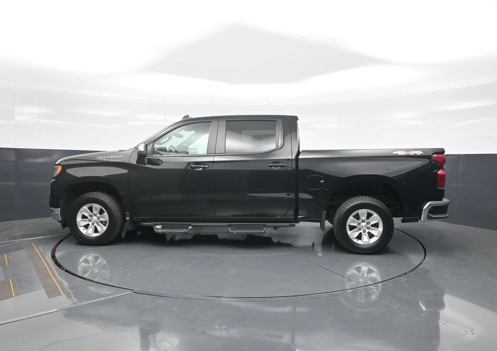 Used 2022 Chevrolet Silverado 1500 LT AWD/4WD image 4