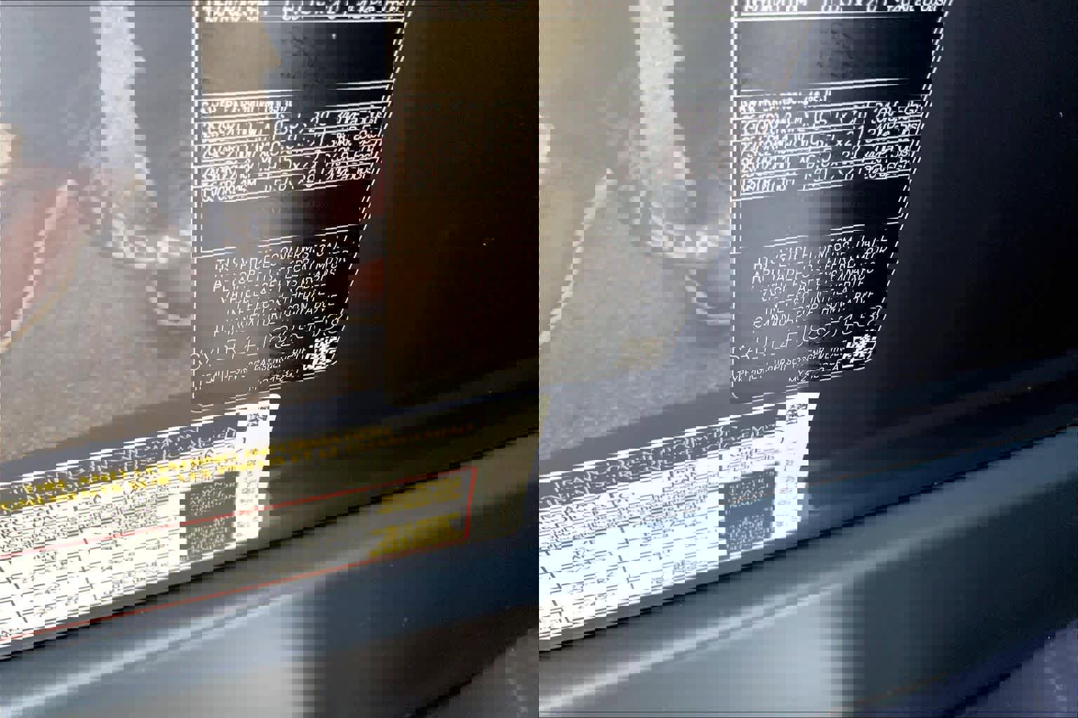 Used 2025 Land Rover Discovery Dynamic SE image 30