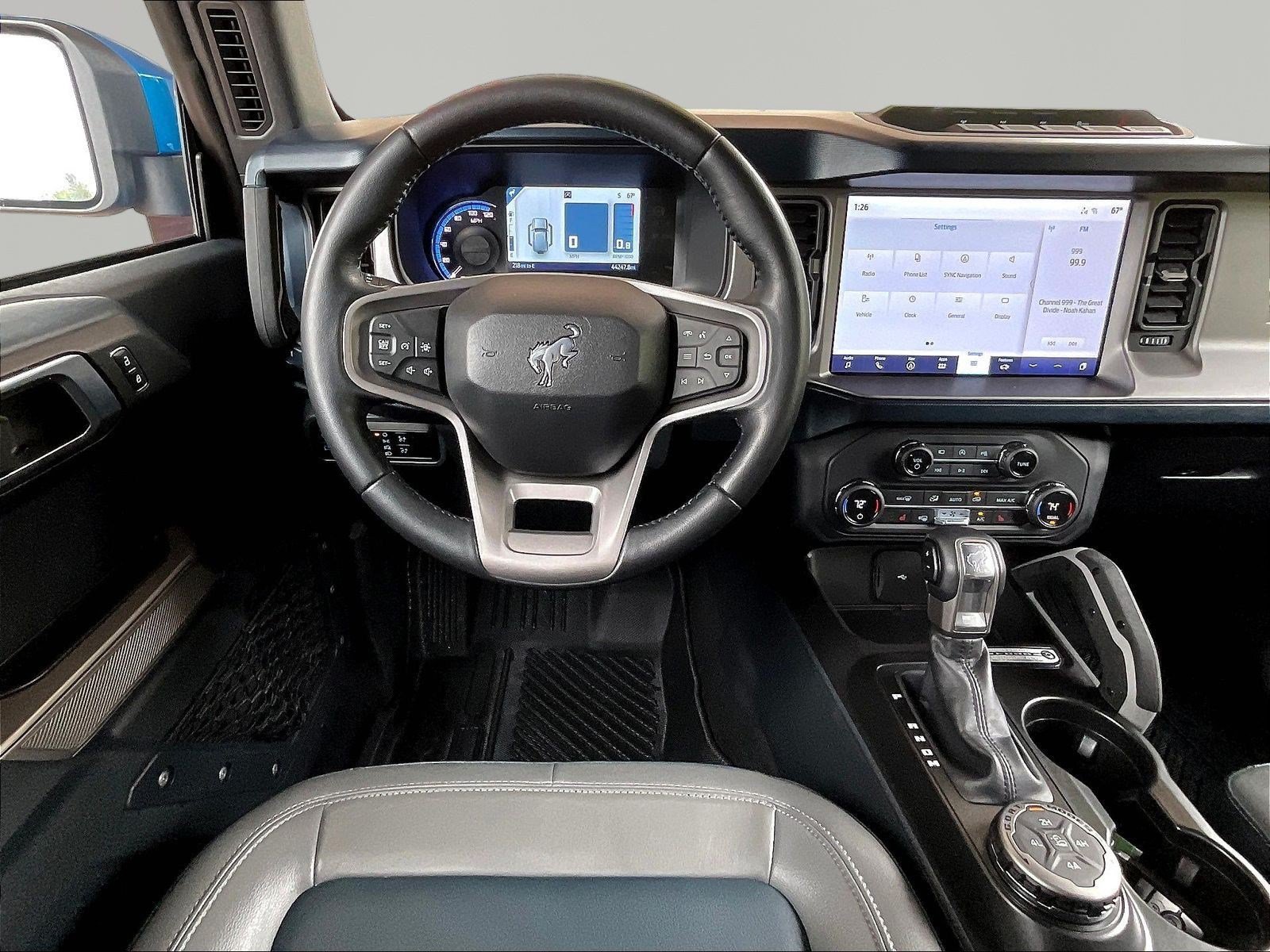 Used 2023 Ford Bronco Outer Banks w/ Sasquatch Package AWD/4WD image 8