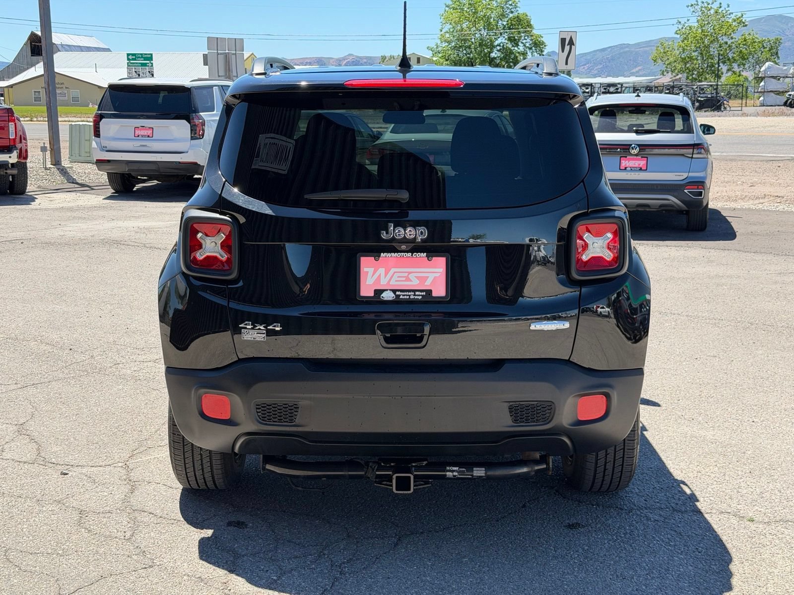 Used 2018 Jeep Renegade Latitude w/ Cold Weather Group AWD/4WD image 8