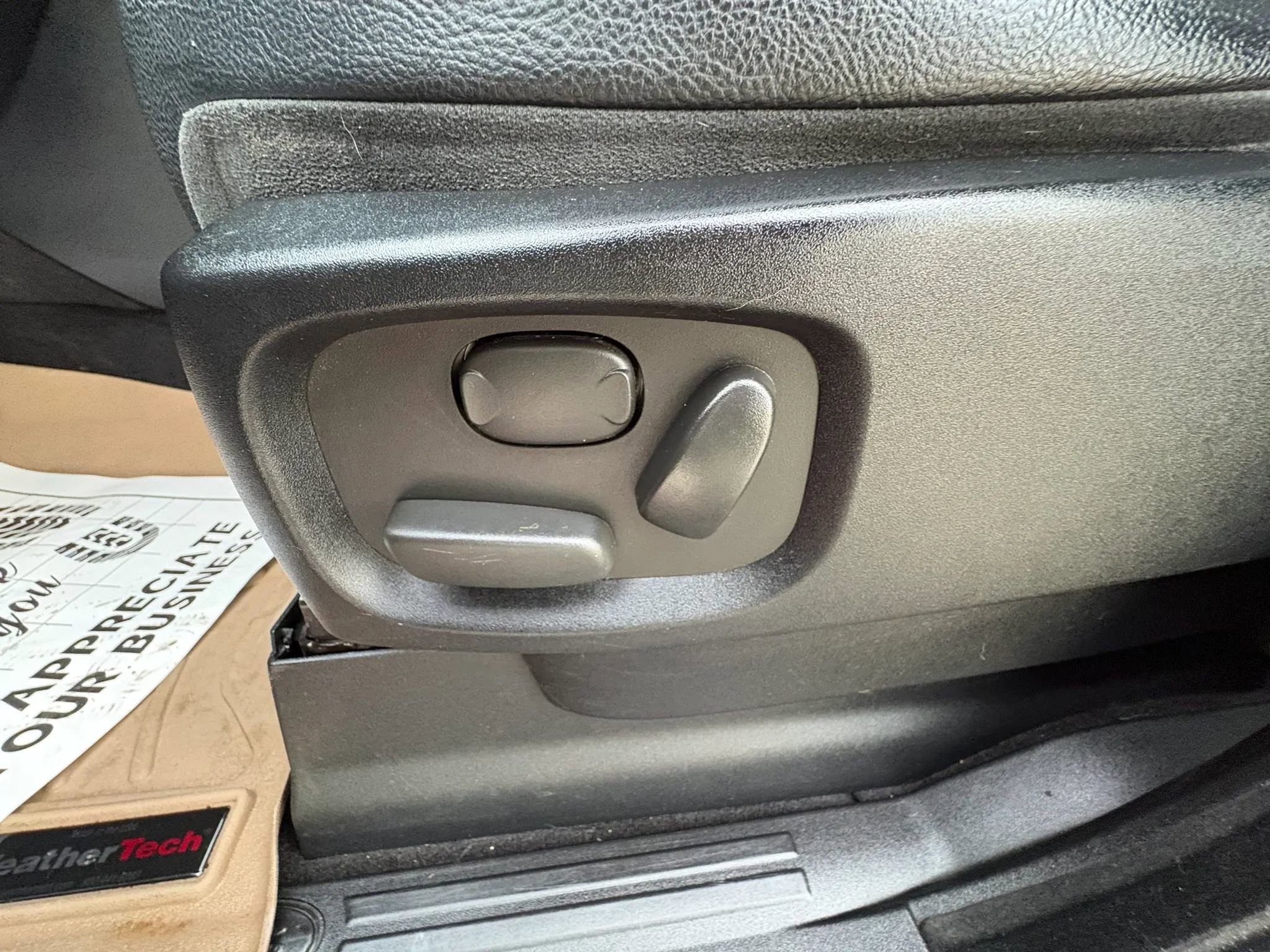 Used 2015 Land Rover LR4 HSE image 11