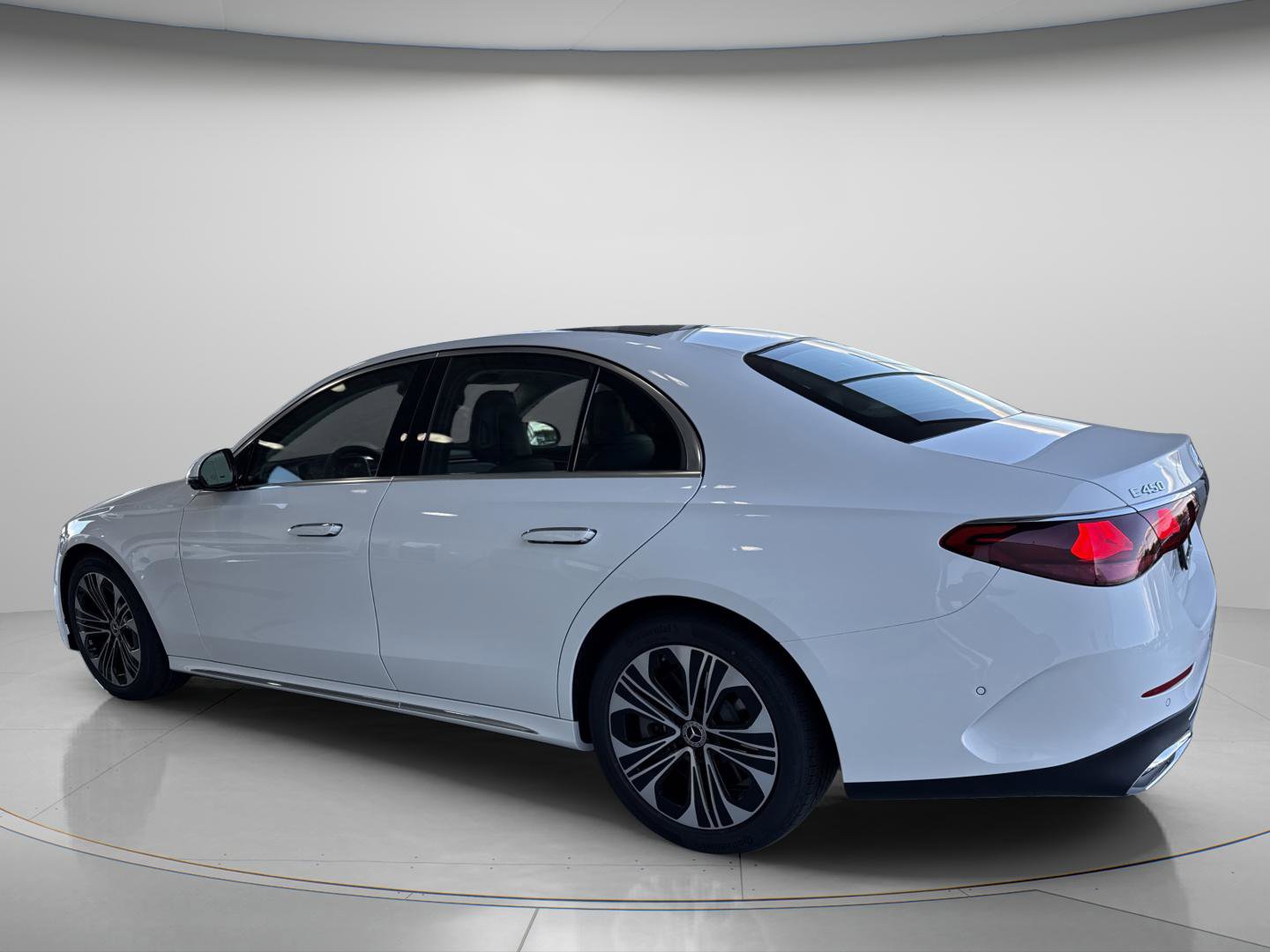 Certified 2026 Mercedes-Benz E 450 4MATIC Sedan image 4