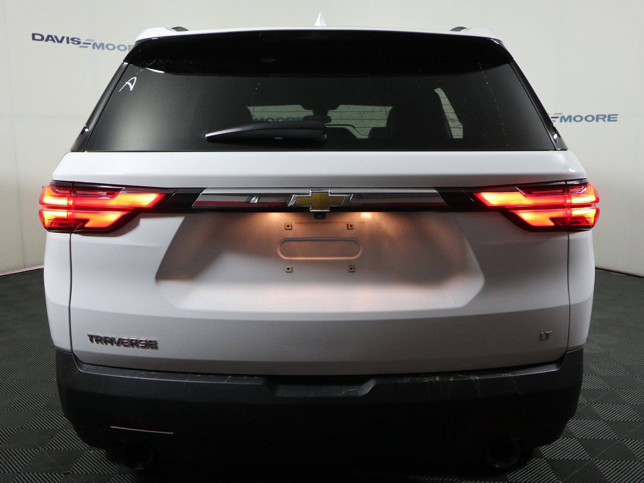 Used 2023 Chevrolet Traverse LT FWD image 7