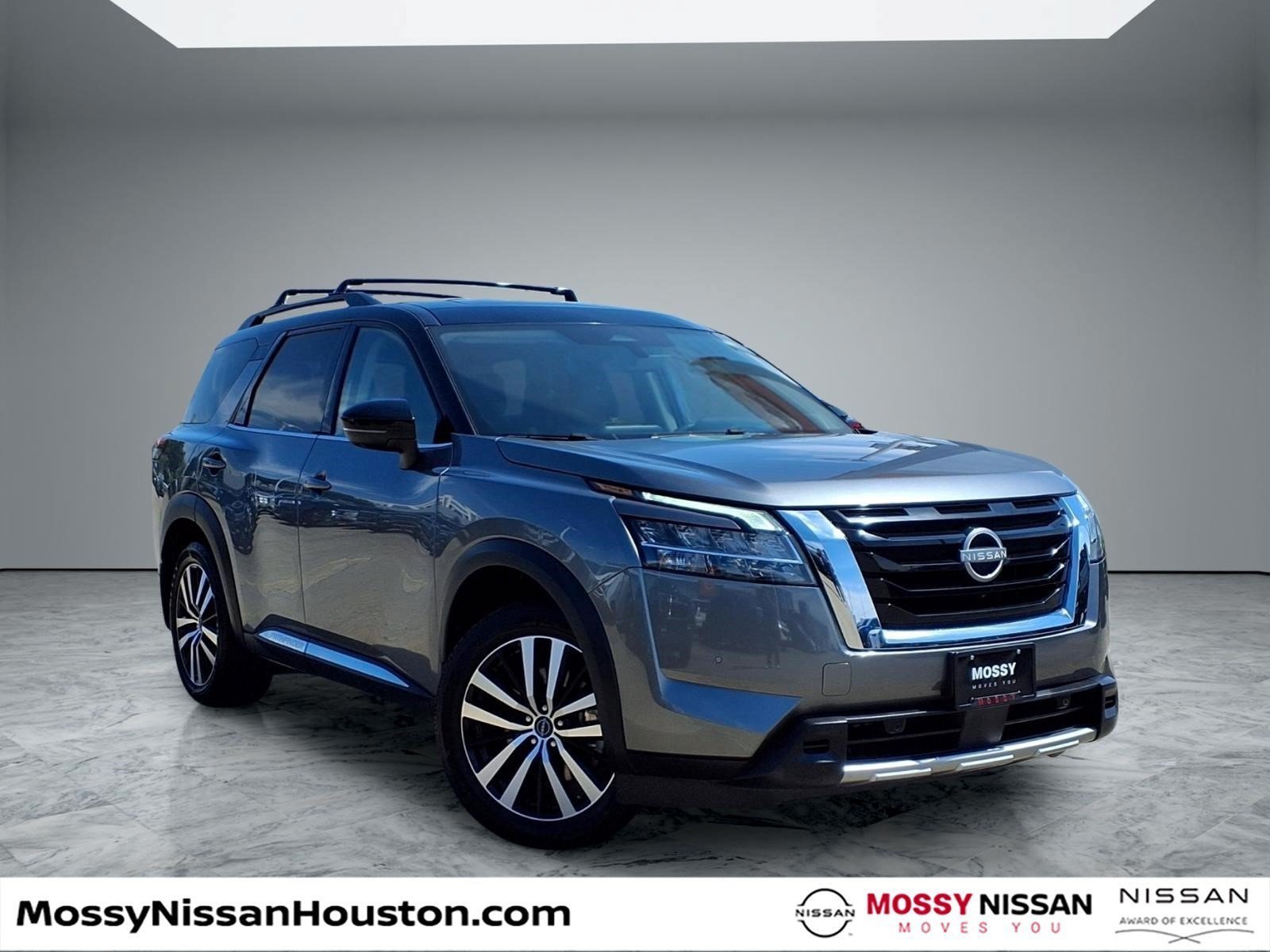 Used 2024 Nissan Pathfinder Platinum FWD image 1