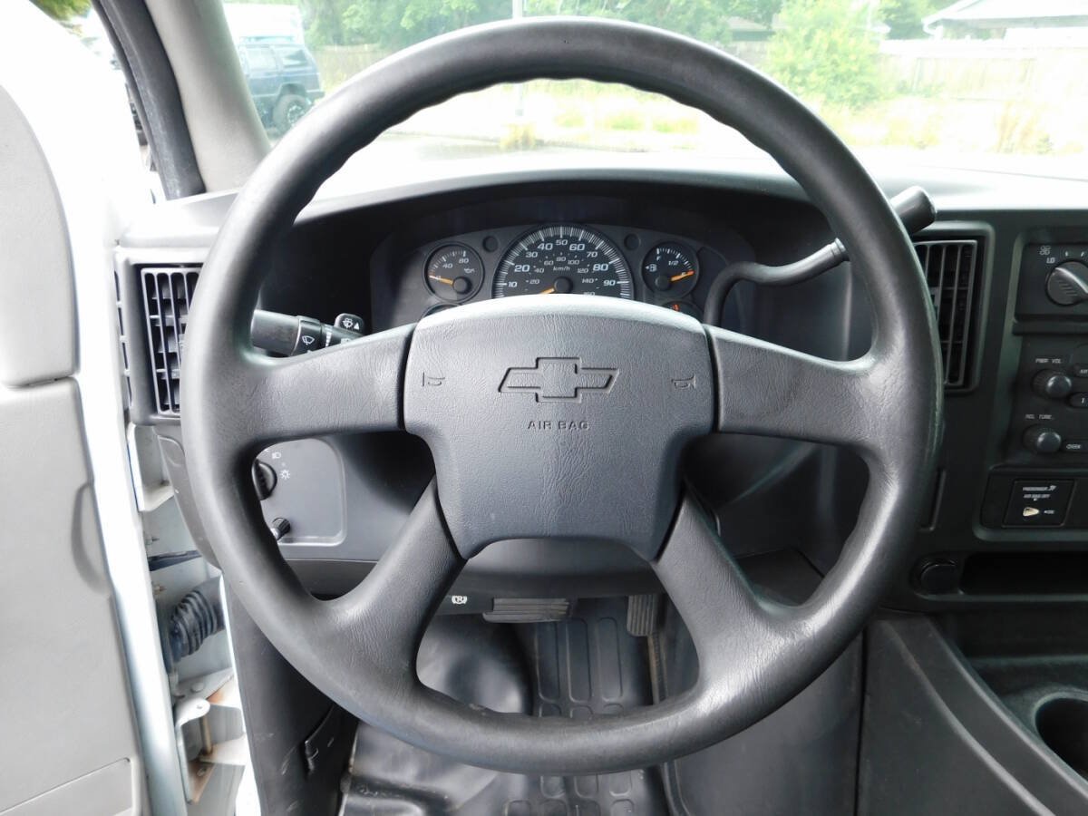 Used 2005 Chevrolet Express 3500 RWD image 8
