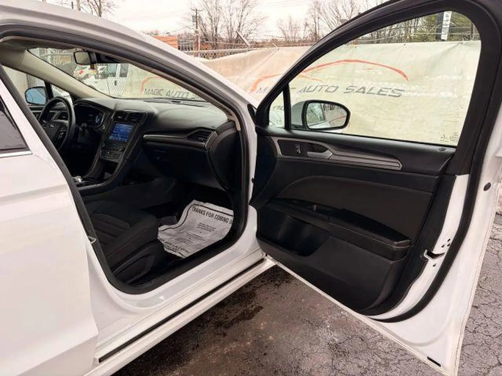 Used 2020 Ford Fusion SE image 19