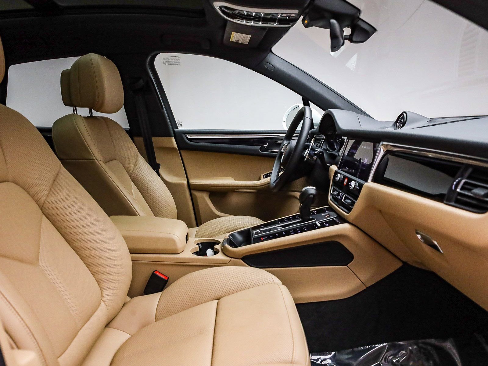 Certified 2025 Porsche Macan image 21