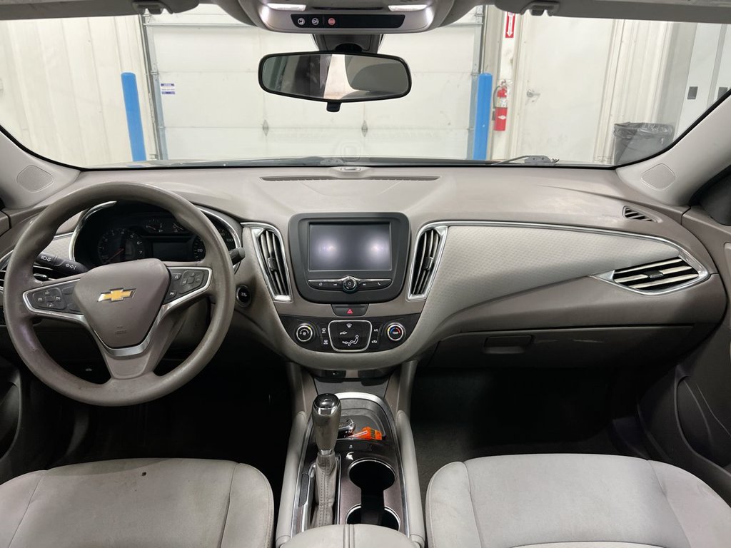 Used 2017 Chevrolet Malibu LT FWD image 10