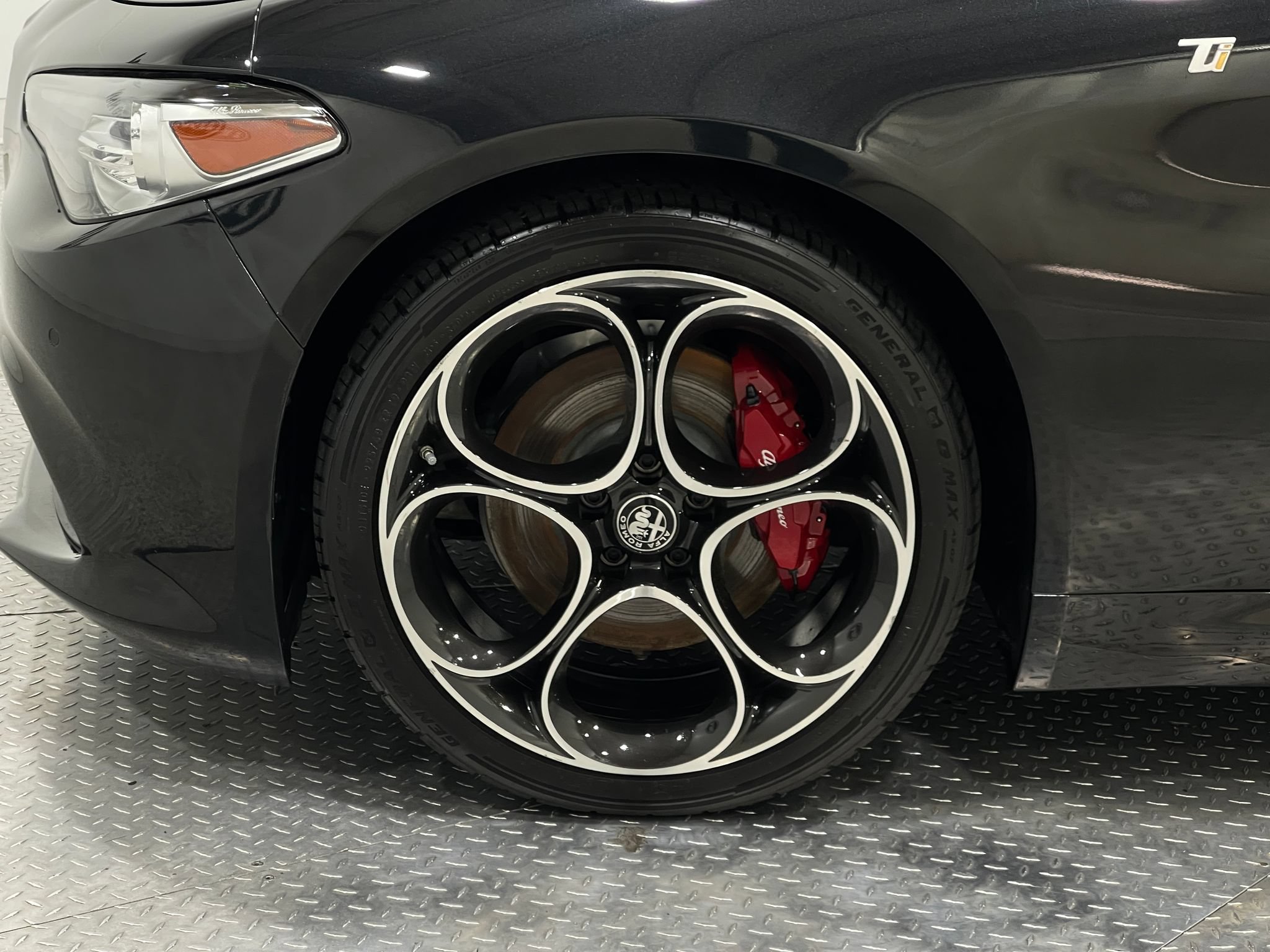 Used 2022 Alfa Romeo Giulia Ti AWD/4WD image 35