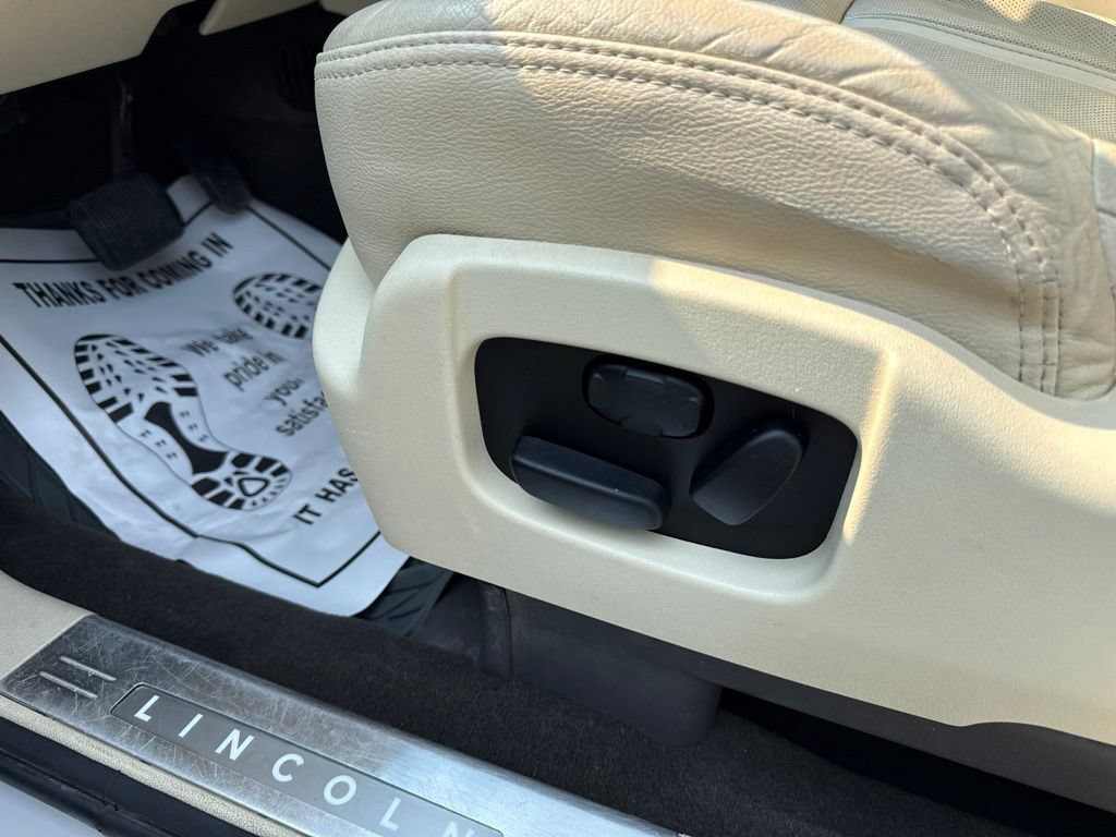Used 2019 Lincoln MKT AWD image 31