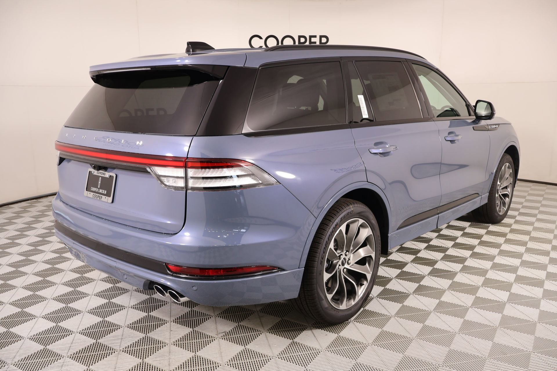 New 2026 Lincoln Aviator AWD w/ Jet Appearance Package image 22