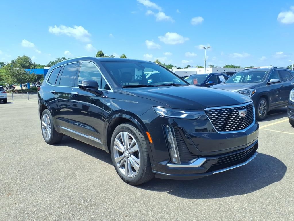 Used 2024 Cadillac XT6 Premium Luxury w/ LPO, Floor Liner Package FWD image 3
