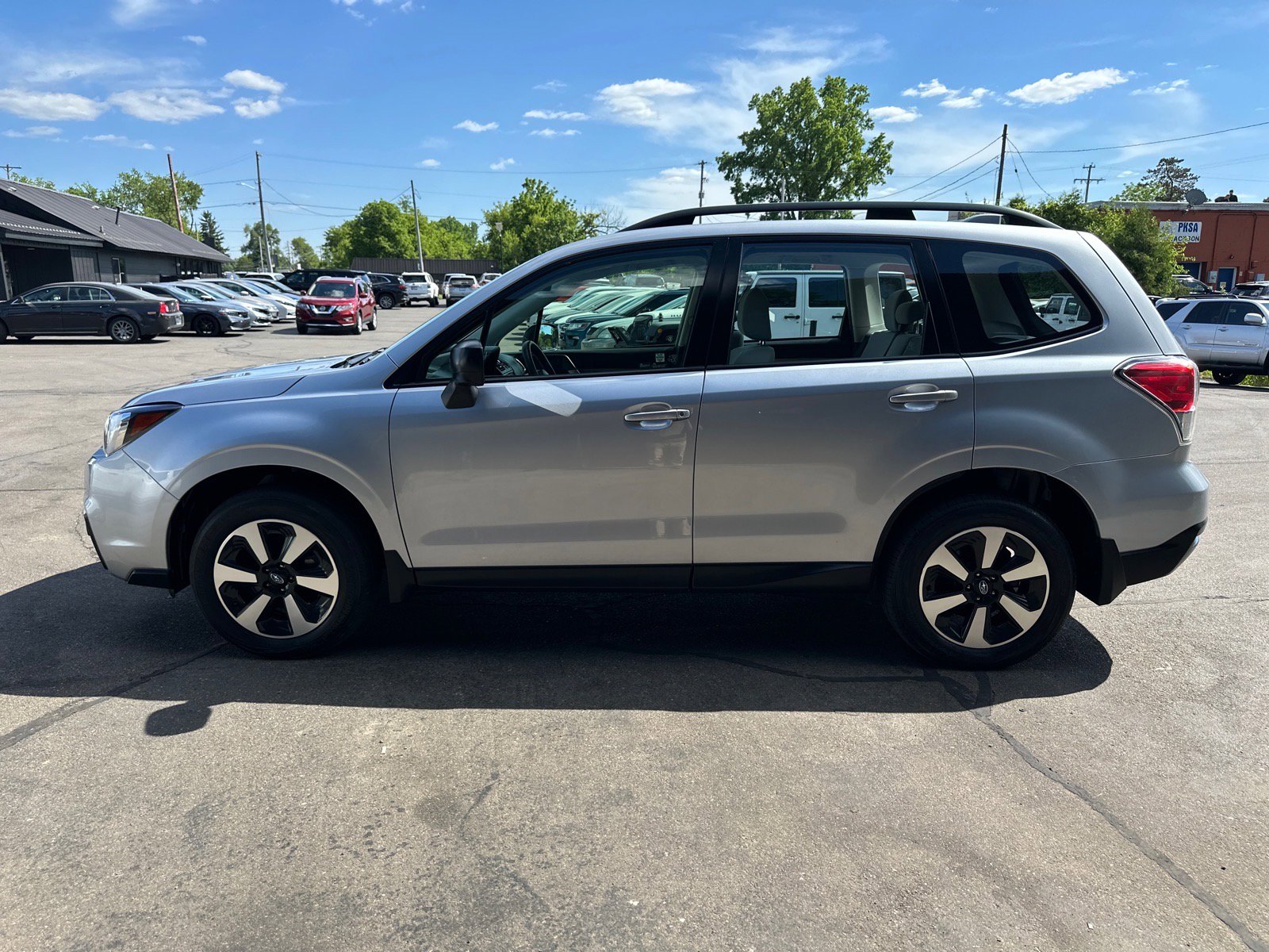 Used 2017 Subaru Forester 2.5i w/ Alloy Wheel Package AWD/4WD image 6