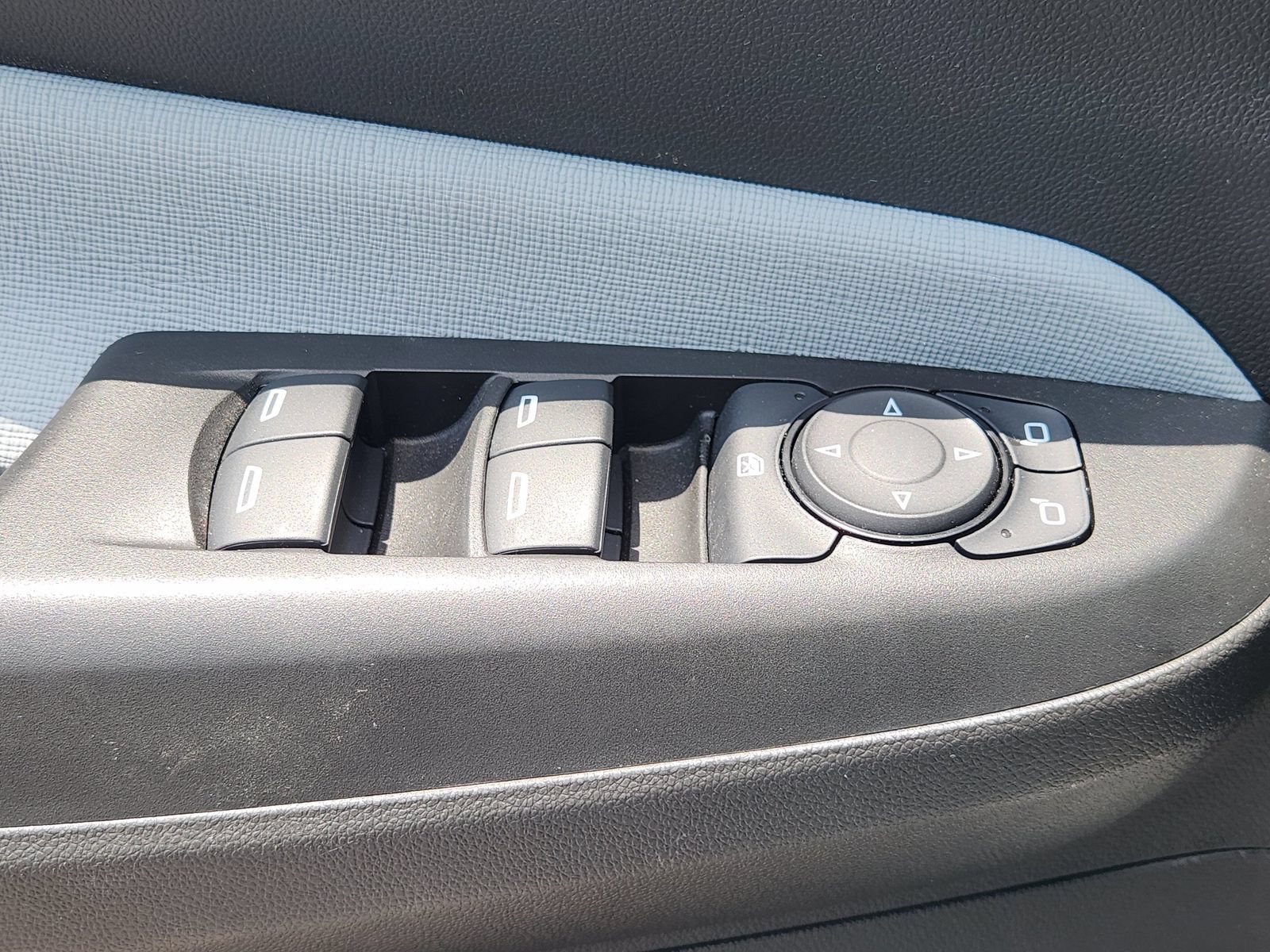 Used 2025 Buick Envista Preferred w/ Convenience II Package FWD image 28