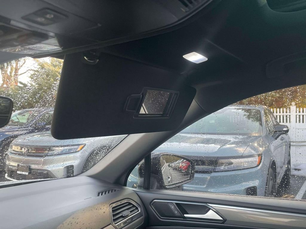 Used 2023 Volkswagen Tiguan SE R-Line image 35