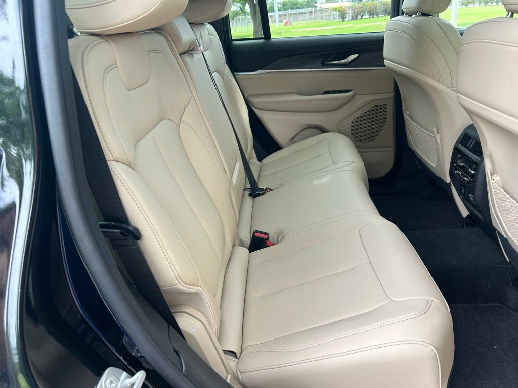 Used 2025 Jeep Grand Cherokee Limited RWD image 18