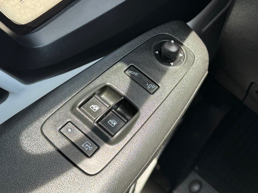 Used 2024 RAM ProMaster 2500 w/ Convenience Group FWD image 9