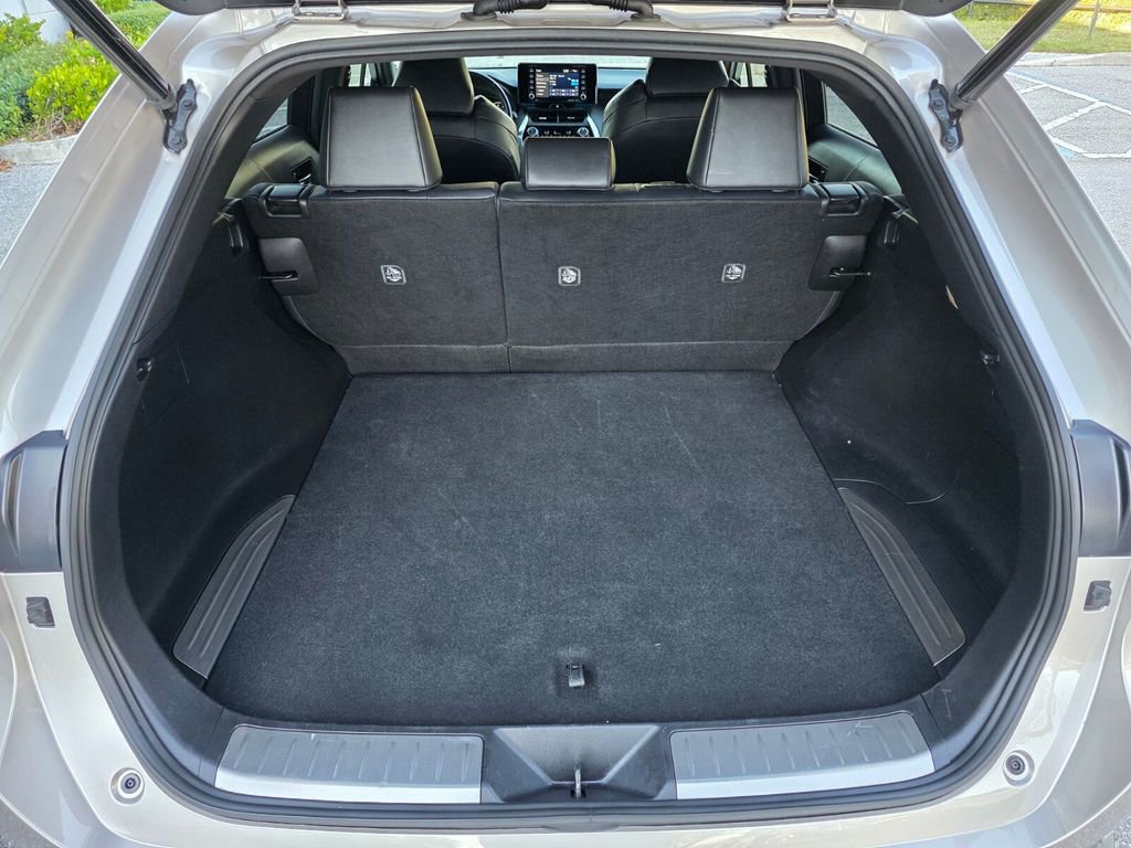 Used 2022 Toyota Venza XLE image 16