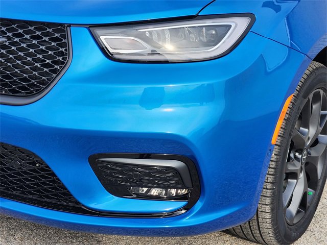 New 2026 Chrysler Pacifica Select image 6