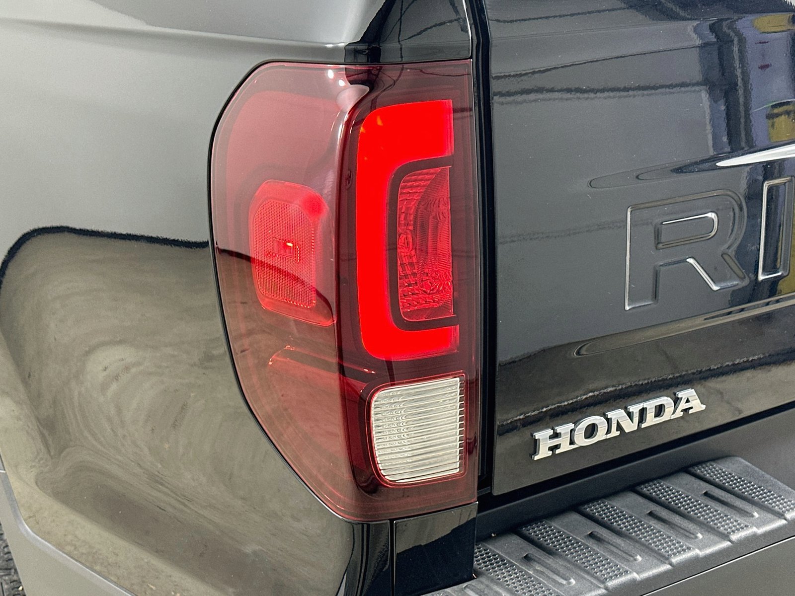 Used 2024 Honda Ridgeline Black Edition image 12