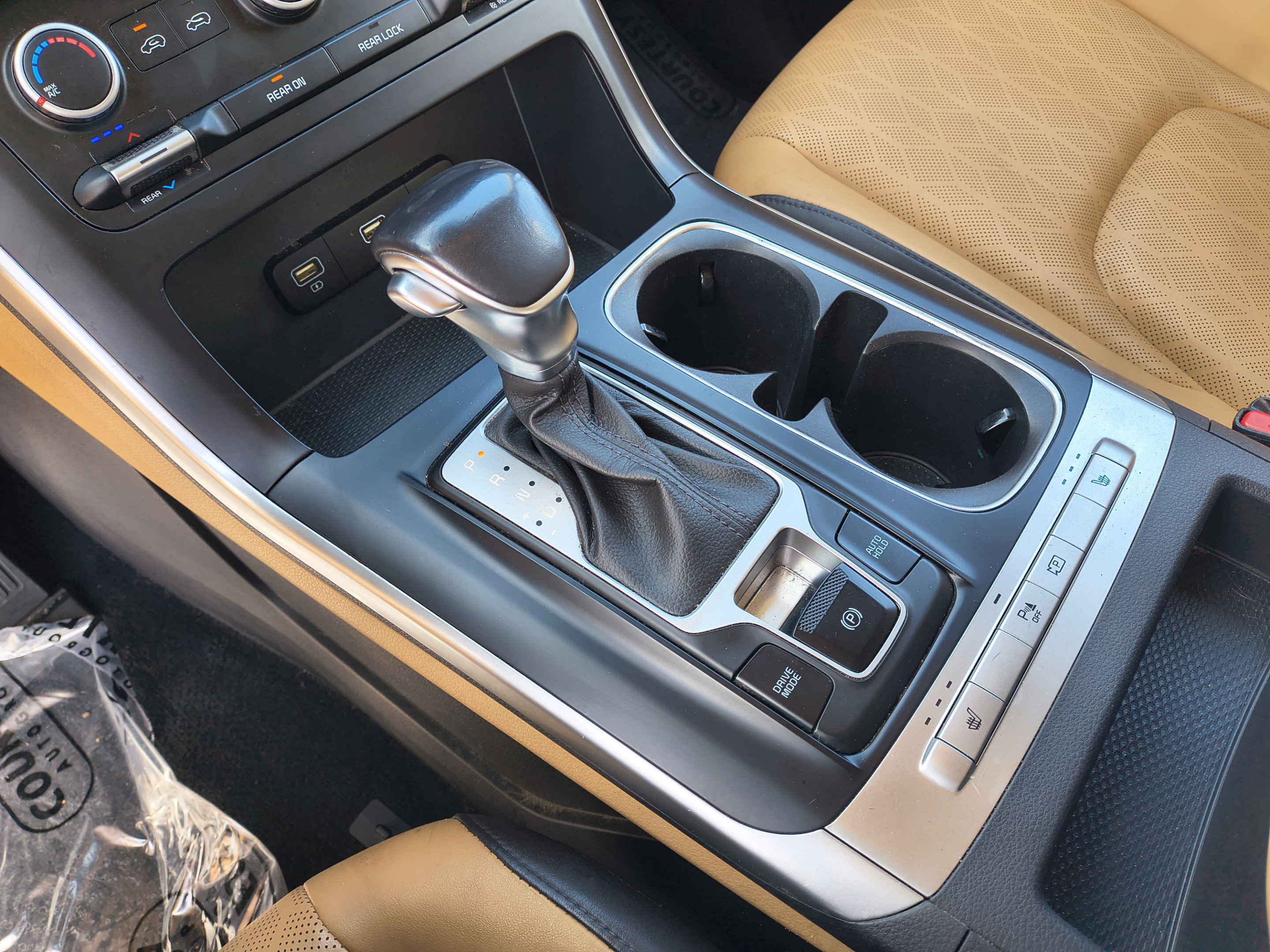 Used 2023 Kia Carnival LX FWD image 26