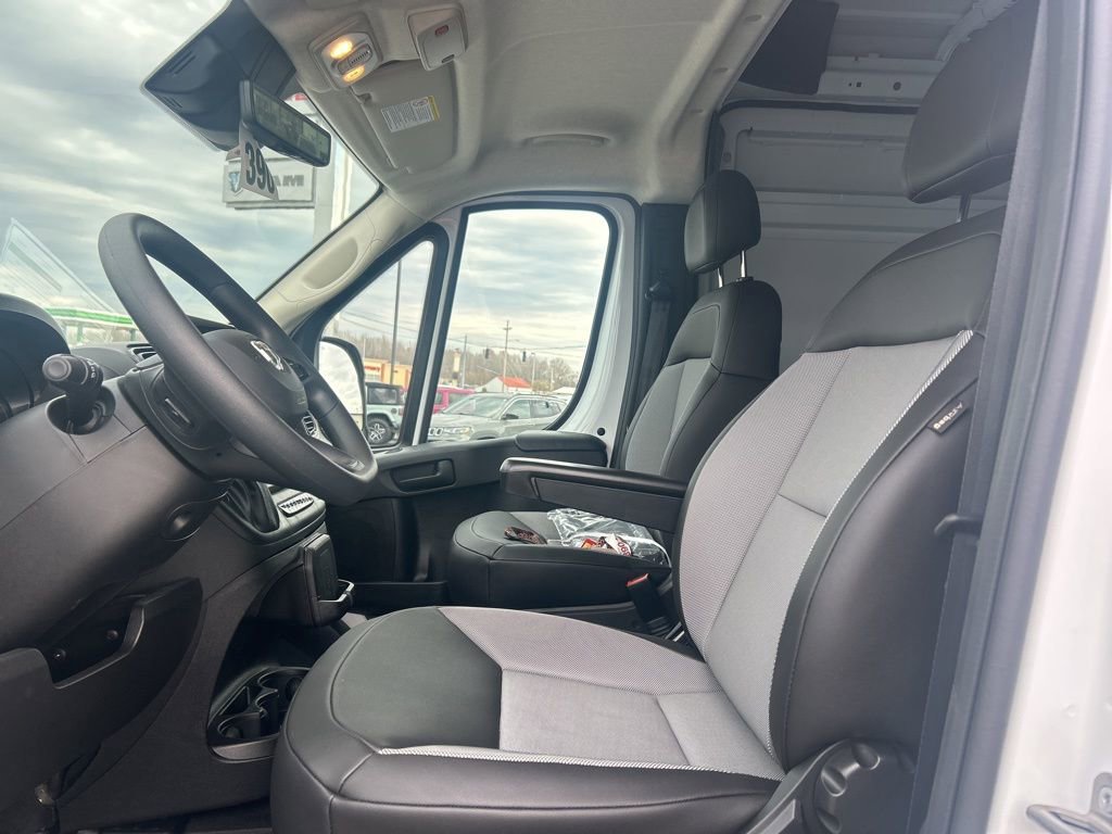 New 2025 RAM ProMaster 2500 w/ Premium Convenience Group image 9