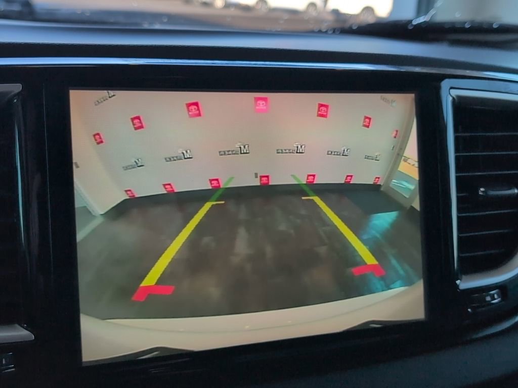 Used 2024 Chrysler Pacifica Touring-L image 27