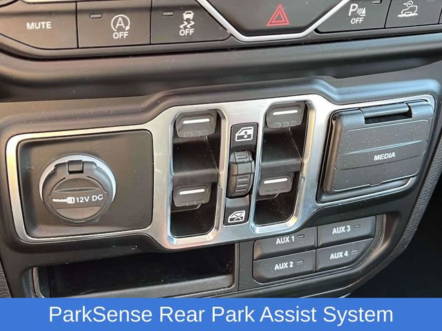 Used 2022 Jeep Gladiator Sport image 29