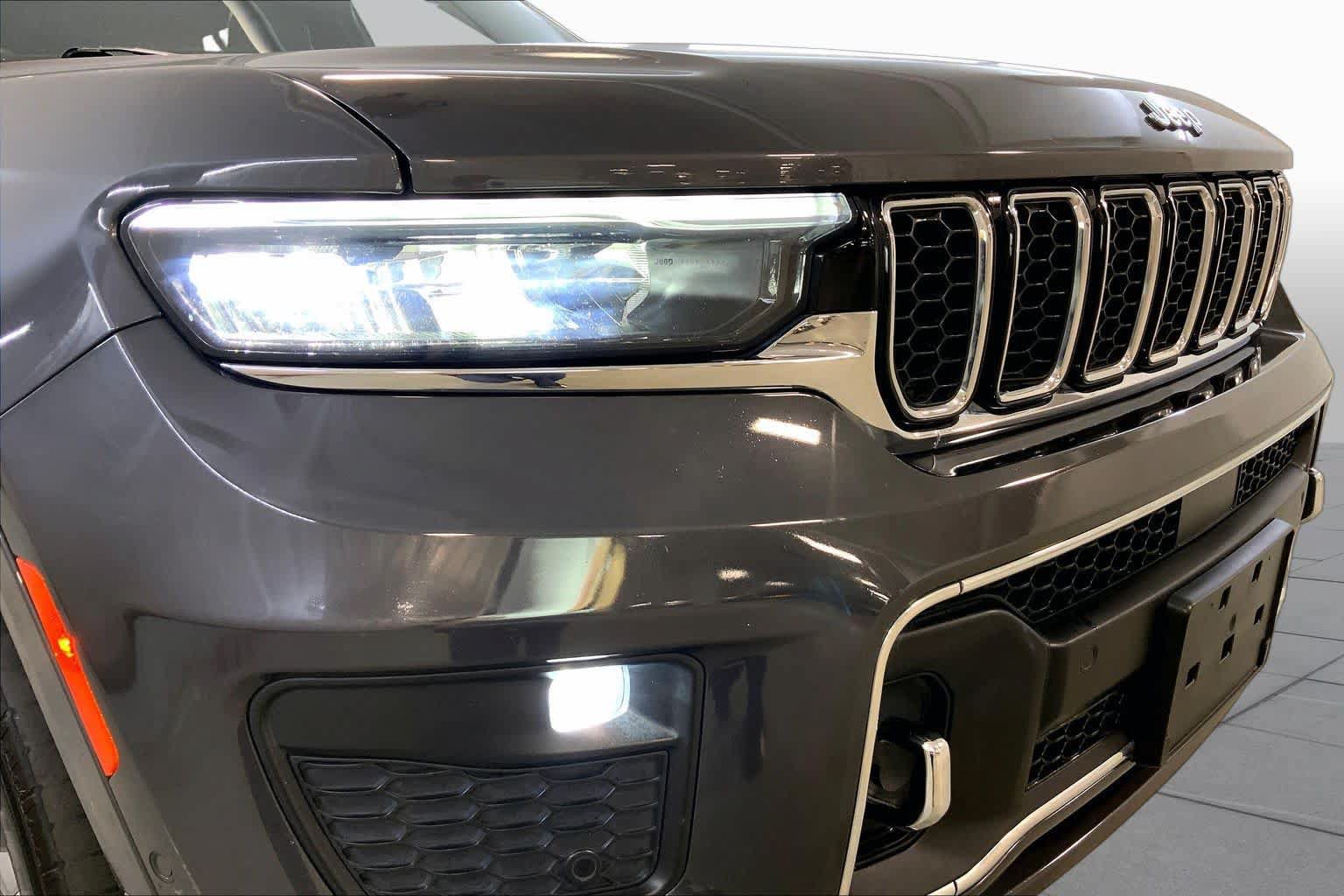 Used 2022 Jeep Grand Cherokee L Overland w/ Luxury Tech Group IV AWD/4WD image 32