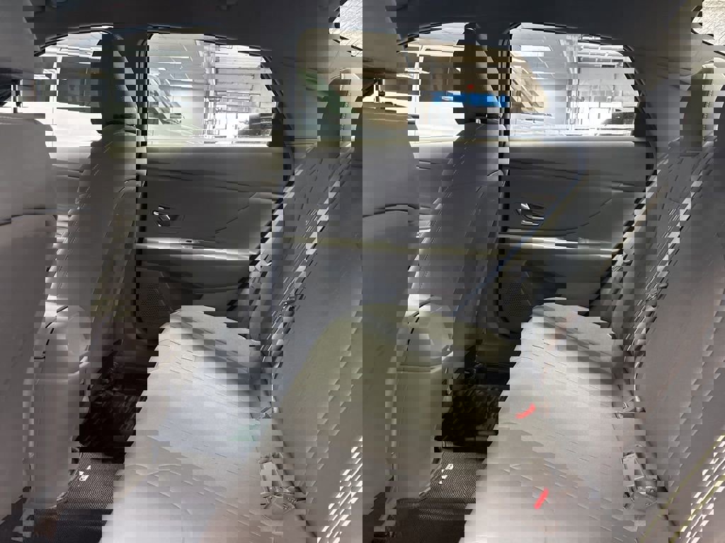 Used 2023 Hyundai Elantra SEL image 18