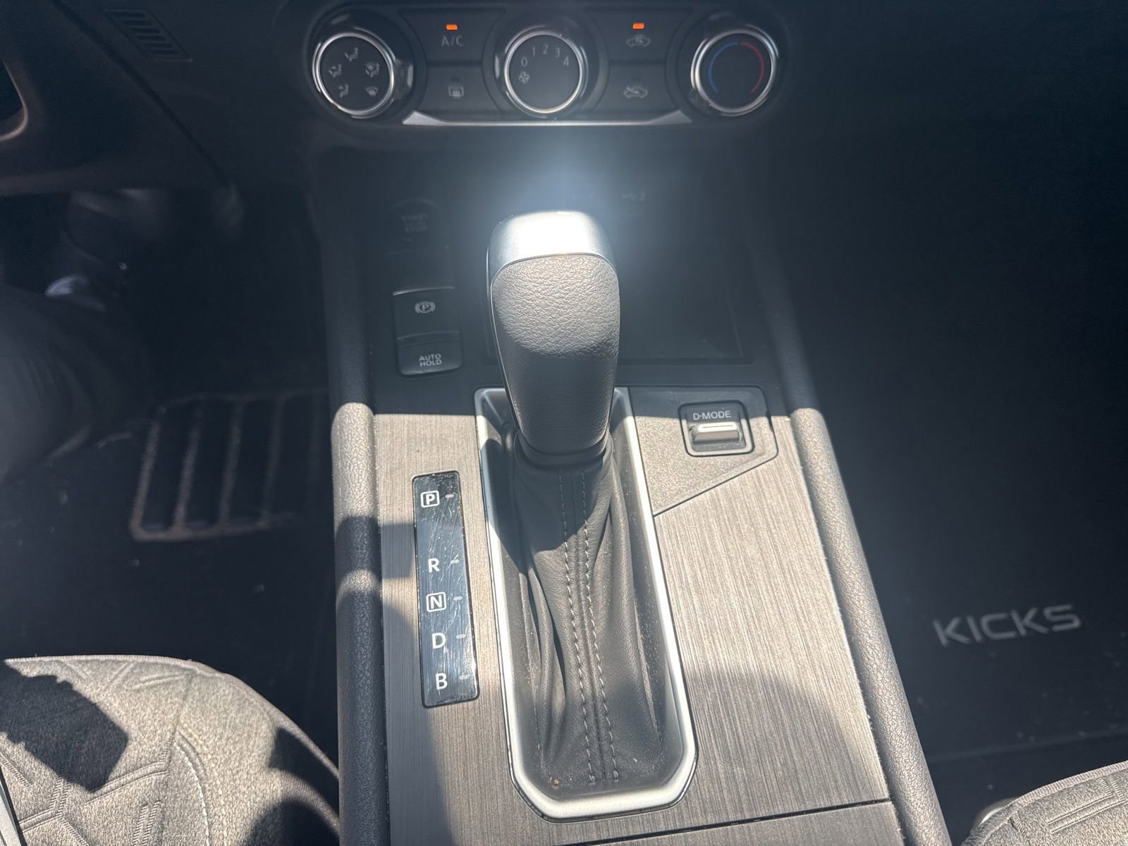 Used 2025 Nissan Kicks SV FWD image 14