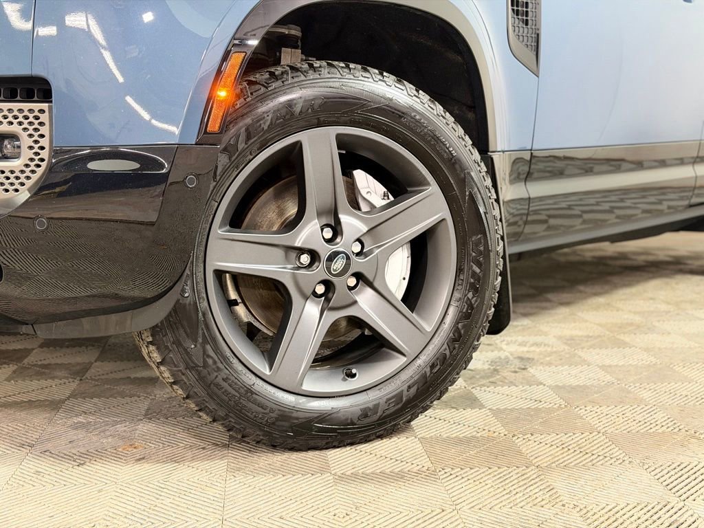 Used 2024 Land Rover Defender 110 X-Dynamic SE image 2
