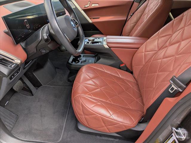 Used 2024 BMW iX xDrive50 w/ Premium Package AWD/4WD image 17