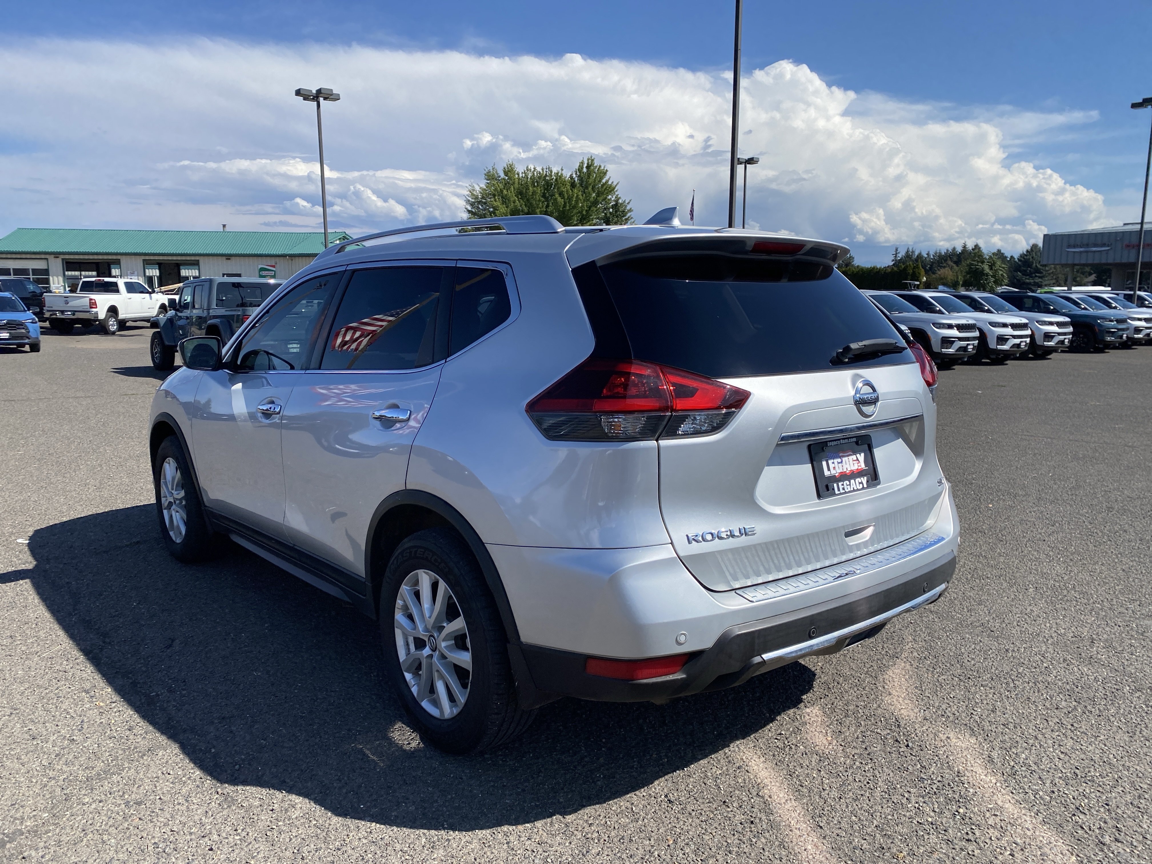 Used 2020 Nissan Rogue SV FWD image 5