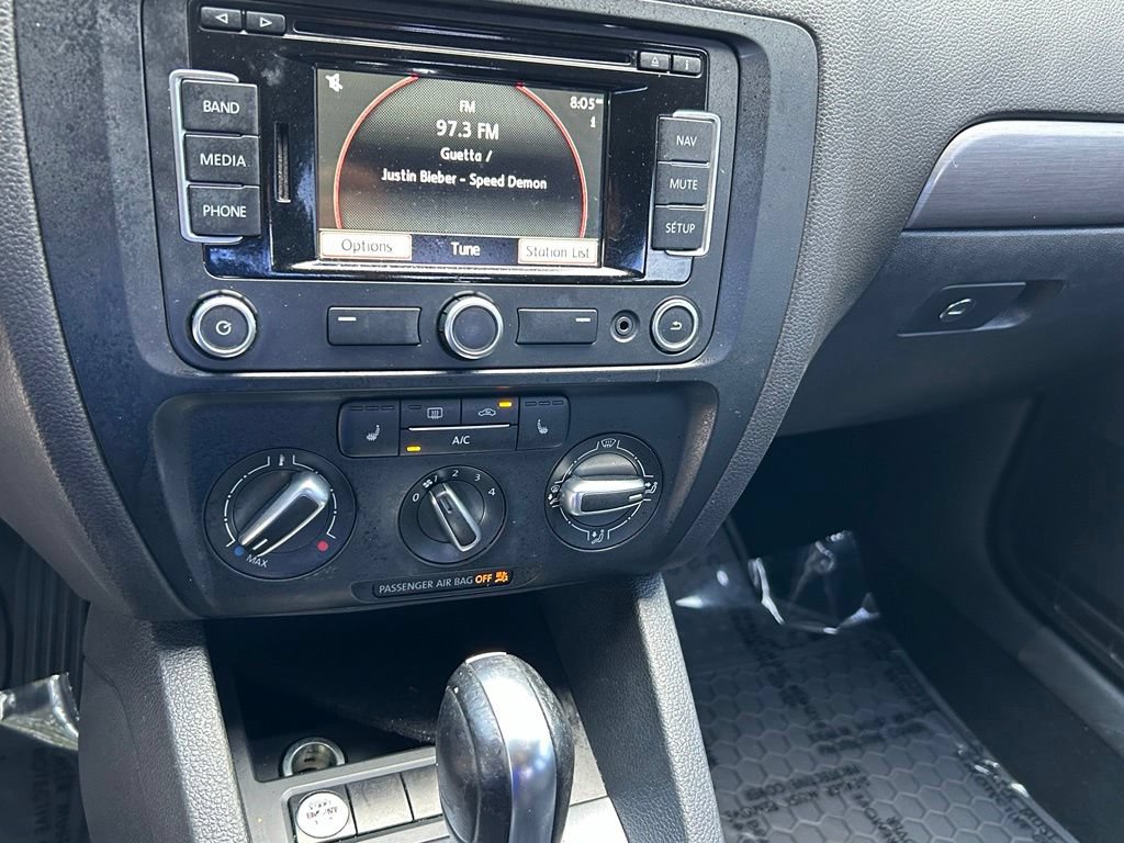 Used 2014 Volkswagen Jetta SEL FWD image 22