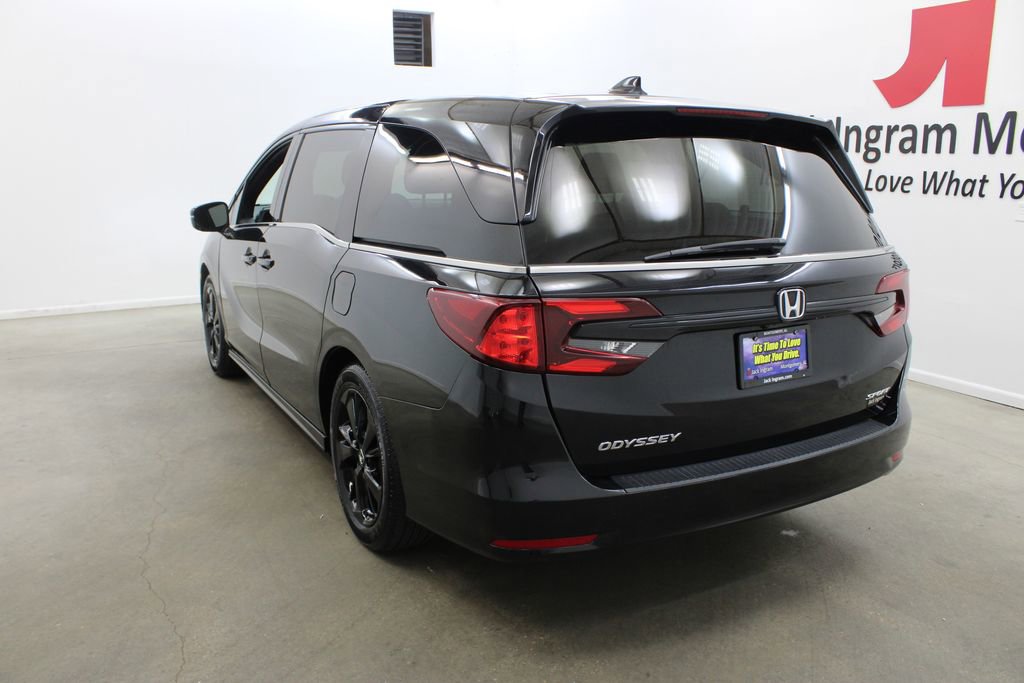 Used 2024 Honda Odyssey Sport image 3