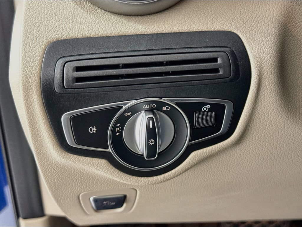 Used 2022 Mercedes-Benz GLC 300 4MATIC image 11