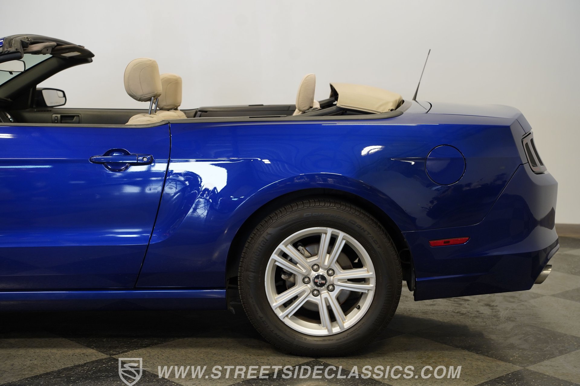 Used 2014 Ford Mustang Convertible RWD image 25