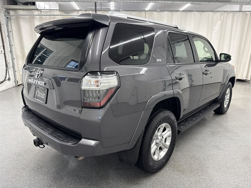 Used 2018 Toyota 4Runner SR5 AWD/4WD image 5