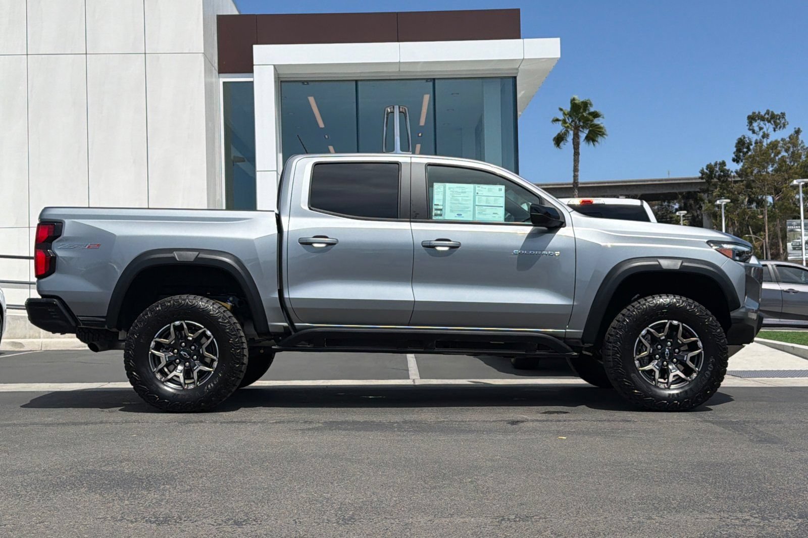 Used 2025 Chevrolet Colorado ZR2 AWD/4WD image 2