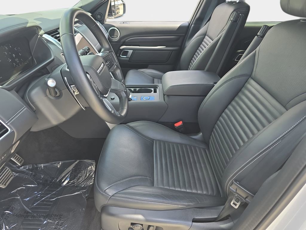 Certified 2025 Land Rover Discovery Metropolitan Edition AWD/4WD image 17