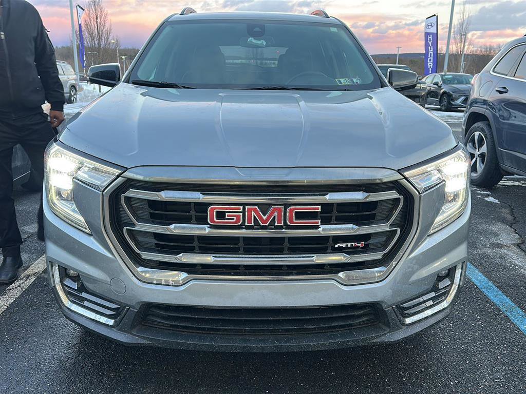 Used 2023 GMC Terrain AT4 image 3